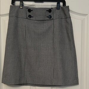 Ann Taylor Black and White A-Line Skirt size 8. 19” in length